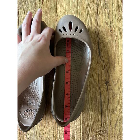 Crocs Tan Malinda Women's Flats Size 6 - Picture 4 of 6